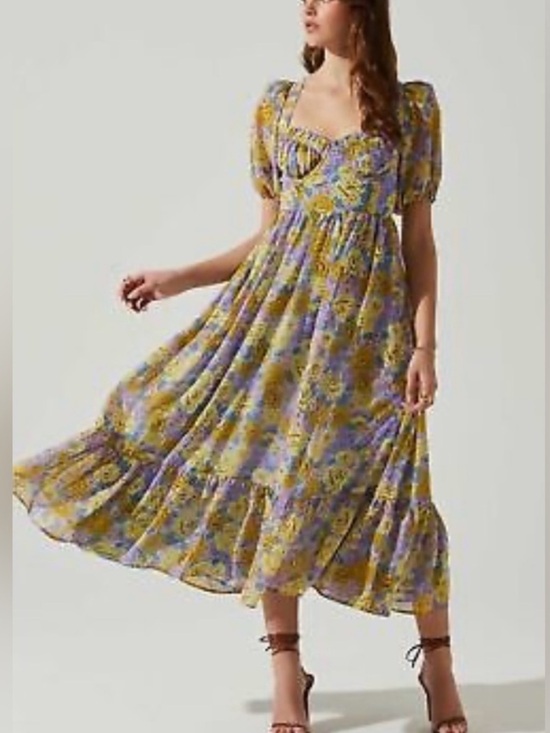 Astr Dresses & Skirts - NWT  ASTR the Label floral Sweetheart neck midi dress. Purples/Gold/Blue.Large